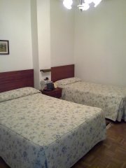 hostal gran via- 12 hab c/baños funcionando