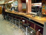 Bar con salida de humos Diego León/Hospital