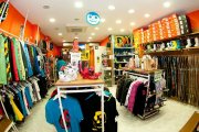 tienda de ropa de marca. 