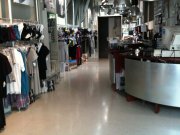 Comercio en Sabadell, frente a El Corte Inglés