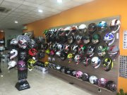 Se traspasa boutique de ropa y accesorios para moto.
