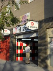 se traspasa local lavadero de coches