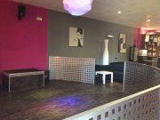 Amplio pub con muchas posibilidades