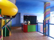 Cafeteria-ludoteca Camelot Park Torrent