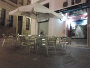 Pub con terraza y 2 plantas en El Barrio