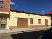 Venta local comercial con vivienda y almacén.