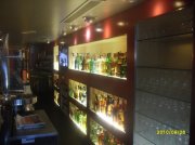 bar, centrico y con terraza.