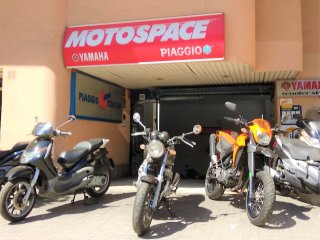 Concesionario Motos, 32 años