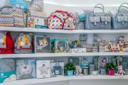 Tienda de moda infantil, calzado y puericultura