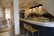 moderna cafetería totalmente equipada