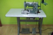 2 tiendas de arreglos de ropa en pleno funcionamiento