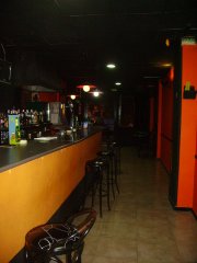 Se traspasa cefé bar con ambientación musical