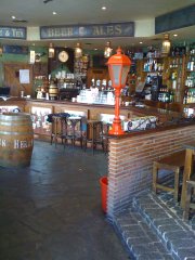 Cerveceria taberna O\'Connor con cocina en funcionamiento 