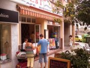 Bar- restaurante en un paso de la playa en pleno funcionamiento