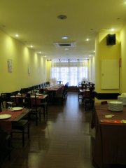 Se traspasa restaurante renovado, equipado y céntrico