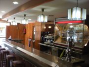 Se alquila caféteria bar con cocina. zona palacio de congresos. 