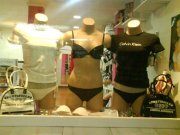 Tienda de ropa en pleno fucionamiento