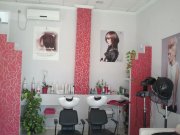 Peluqueria en funcionamiento por no poder atender