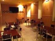 bar en pleno funcionamiento