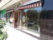 Salón de Peluquería y Estética junto con local comercial
