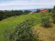 Casa de piedra y finca con vistas al mar
