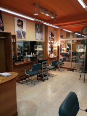 traspaso peluqueria en el centro de Sabadell por jubilación