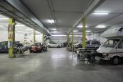 Nave industrial con Taller de chapa y pintura en plena actividad