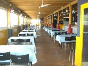 Local restaurante temático en playa