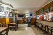 Se vende bar con amplia terraza
