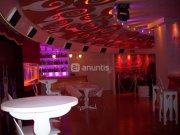 discoteca en pleno funcionamiento