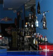 bar de copas con salida de humos
