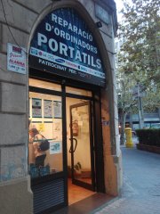 Se traspasa tienda de informática en Eixample Derecha- Consell de Cent