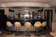 bar de copas con música en puerto banús