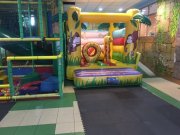 Parque de ocio infantil con cafetería y bar