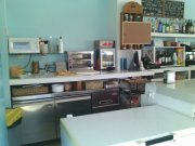 Venta de café bar en Gran Alacant, con buena clientela, ambiente chillaou en la terraza de arriba y vista al mar.