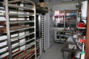 Cafeteria y panaderia en funcionamiento
