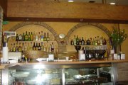 Cafetería reformada con vivienda