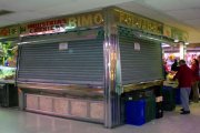 Se vende puesto en planta calle de Galeria comercial, zona de San Blas