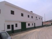 Venta y / o alquiler de Industria frigorifica  formada por  8 Cámaras Frigorificas y Secaderos , Salas de Manipulación 3 plantas  1.800 m2. construidos