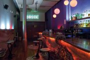 Bar de copas con barra inspirada en Gaudí, único en BCN