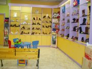 Zapatería infantil en Ripollet (Barcelona)
