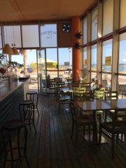 Restaurant-Cafeteria en Primera linea de mar.