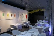 restaurante con jardín, terraza y aparcamiento privados
