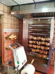 Se traspasa tienda de comida para llevar y asador de pollos