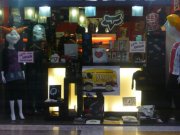  Tienda de moda. Ropa surfera y casual. Marcas emblemáticas
