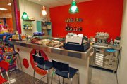 Bar pizzeria bocatería con zona de juegos infantil